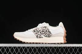 Picture of New Balance 327 _SKUfw20096983574077650fw